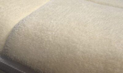 エアウィーヴ01とエアウィーヴ01のカバーの表面