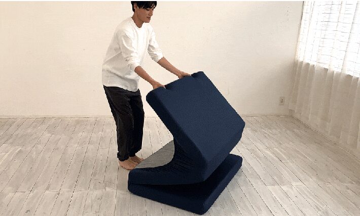 「Type-J」「ゼロギャップ」のストレッチシーツをつけたまま折り畳んでいるの画像
