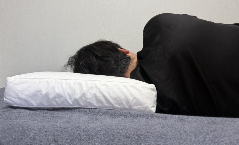 5セルピローホテル枕の横向き寝の寝姿勢の画像